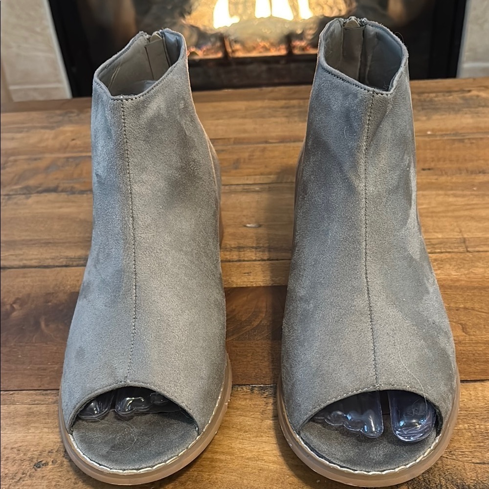 TC Tan Ankle Boots with Chunky Heel and Peep-Toe